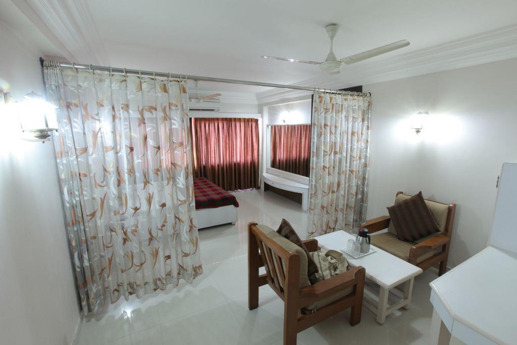 Hotel Prudent Vadodara Exteriör bild